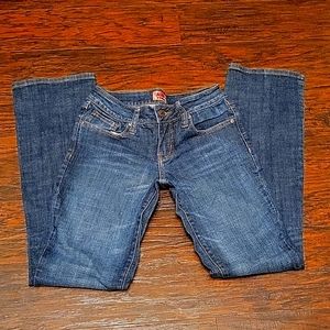 #27 Women's no boundaries jeans